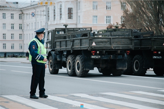 Рев моторов в Чебоксарах: яркие кадры репетиции парада Победы 25 апреля.