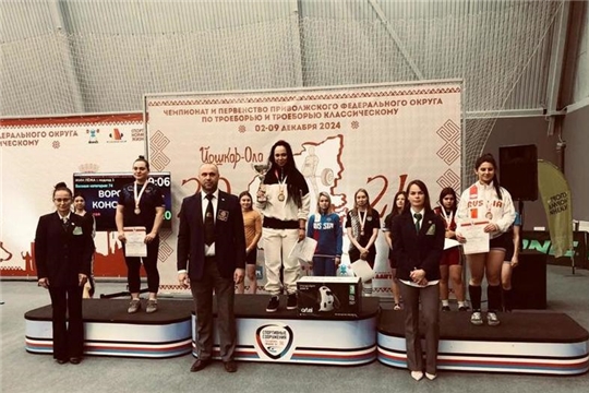 Сборная Чувашии по пауэрлифтингу достойно выступила на чемпионате и первенстве ПФО
