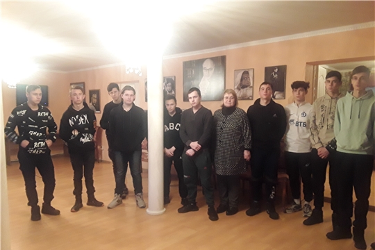 Студенты Ядринского техникума № 25 в музее Н.Д.Мордвинова.