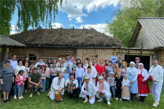 Фестиваль молодых семей города Ядрина "К истокам народных традиций" в Верхнеачакском музее натурального хозяйства чувашского крестьянина XlX века