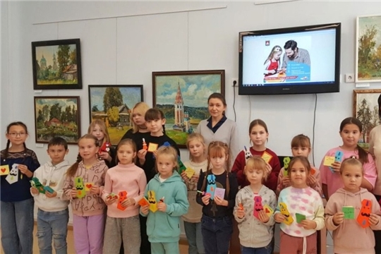В Ядринском художественно-краеведческом музее прошёл мастер-класс «Подарок папе»