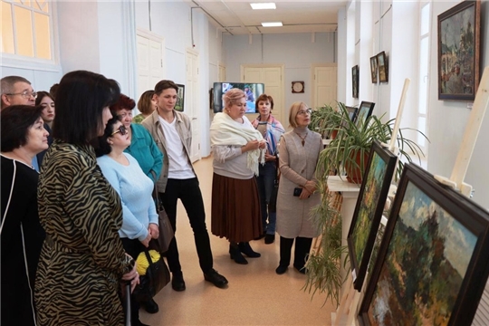 В Ядринском художественно-краеведческом музее открылась выставка «Жизнь в красках»