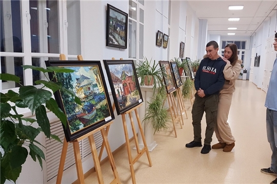 Выставка «Жизнь в красках» продолжает свою работу