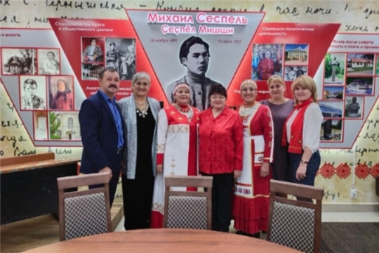Сотрудники МБУК "ЦБС" Янтиковского района вместе с делегацией ЧНК Янтиковского района приняли участие в музыкально-поэтическом мероприятии "Асамат эрешĕсем", посвященной творчеству Светланы Васильевны Асамат
