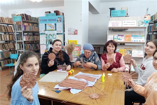 29 октября в Турмышской библиотеке прошел мастер-класс "Волшебная лоза"