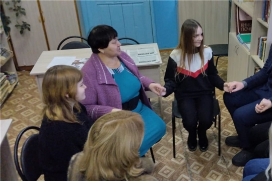 В рамках оперативно- профилактических мероприятий работники Можарского ДК и библиотеки провели с подростками беседу-диалог " С ненавистью и ксенофобией нам не по пути".