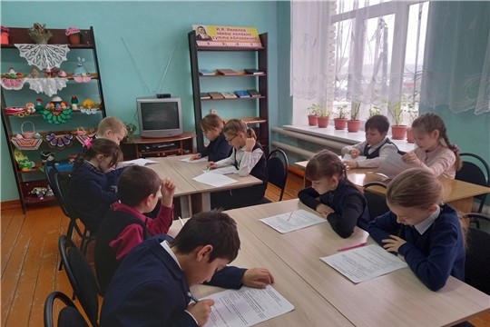 В Индырчской библиотеке школьники приняли участие во Всероссийской олимпиаде «Символы России»