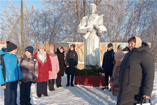 В с. Можарки возложили венок к памятнику воинам-освободителям