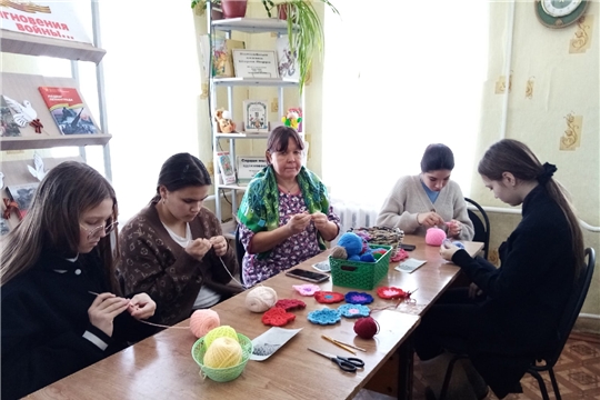 В Алдиаровской библиотеке провели час творчества "Наши умелые ручки"