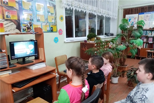 В Турмышской  библиотеке для юных читателей была проведена виртуальная экскурсия «Таинственная паутина: ресурсы Интернет»