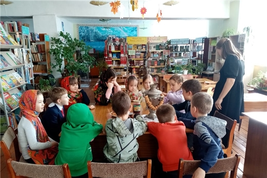 В Турмышской библиотеке провели литературно- фольклорный час «Как на масленичной неделе!»