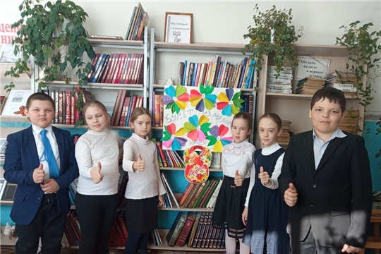 В Можарской библиотеке прошёл познавательно-развлекательный час "Букет из маминых имен"