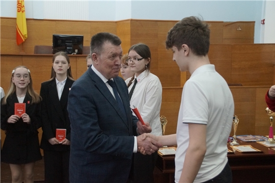 Активисты получили паспорта