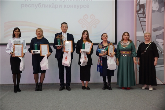 В Чебоксарах проходит межрегиональный форум учителей родных языков «Пĕрлĕхре – вăй» / «В единстве – сила»