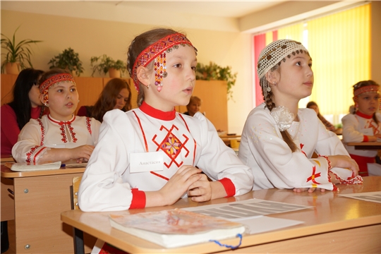 «Тăван чĕлхе – пĕлÿ çăлкуçĕ» конкурса хутшăнма йыхравлатпăр