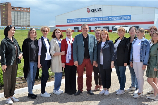 Наталья Николаева побывала в хозяйстве агрохолдинга «CHUVA” и встретилась с активистами местного женсовета