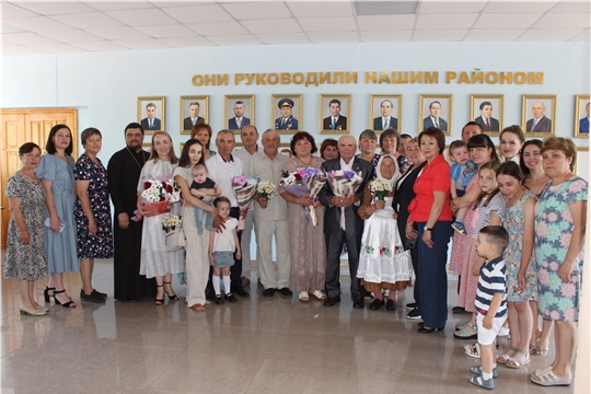 Накануне Дня семьи, любви и верности состоялось вручение медалей супружеским парам в селе Комсомольское
