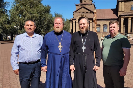 В рамках визита делегации Ленинградской области в Енакиево прошла совместная служба в Свято-Покровском храме города