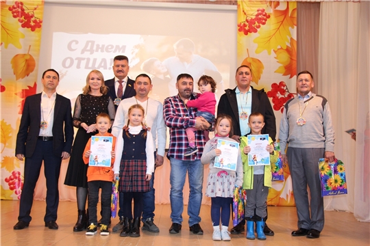 Председатель Чебоксарского женсовета приняла участие на праздничном концерте ко Дню отца