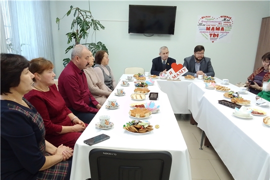 В Ядринском комплексном центре социального обслуживания населения в преддверии Дня Матери состоялась встреча с членами семей участников СВО. 