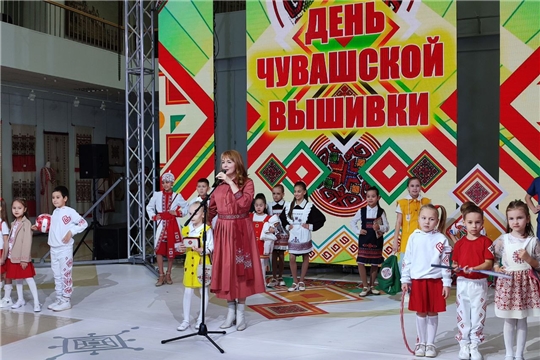 В Чувашии ярко прошел День вышивки