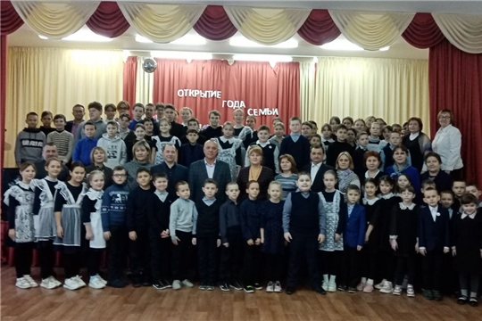 В Яльчикском муниципальном округе прошли занятия «Разговоров о важном» по теме «Семья. Чувашские семейные традиции»