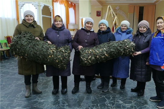 Волонтеры села Аликово плетут маскировочные сети