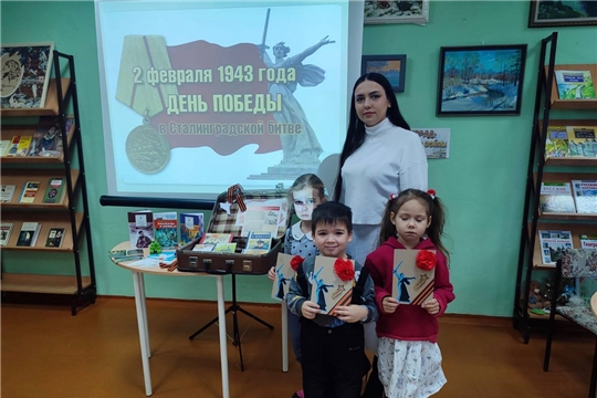 В патриотических чтениях «Здесь люди стояли как скалы» приняли участие активисты Новочебоксарского женсовета