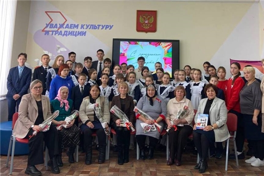 Акция "Цветы для мамы Героя" прошла в Яльчиках