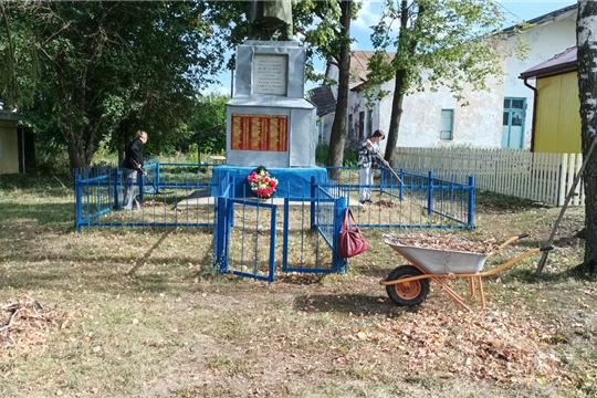 Добросовестно ухаживают за памятником
