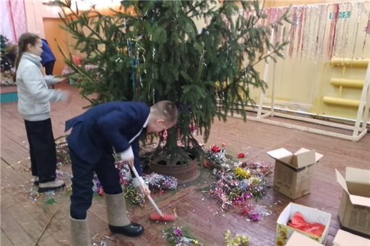 Трудовой десант "До следующей новогодней елки".