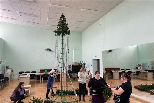Собрали новогодние декорации