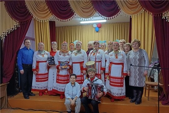 Творческий коллектив Шимкусского Дома культуры посетил с выездным концертом с. Старые Урмары.