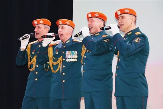 9 мая состоялся концерт патриотического вокально-инструментального ансамбля «Служу Отечеству» Главного управления МЧС России по Чувашии.