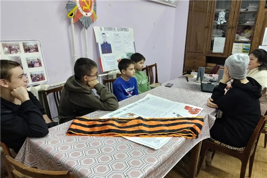 В Нижнемочарском СДК 15 февраля прошел познавательный урок мужества для мальчиков на тему: "По крохам подвиг собирая...".