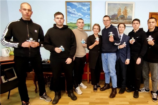 В Ядринском районном Доме культуры прошёл увлекательный мастер-класс по изготовлению обережной куклы Масленицы!