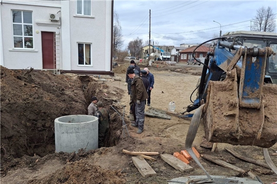 В Ядринском Доме культуры идут работы по строительству теплого санузла.