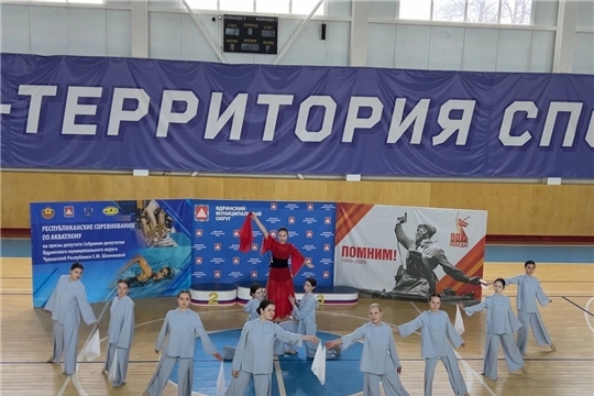 Народный ансамбль танца «КОНТРАСТ» открыл республиканские соревнования по триатлону ,выступив с новым танцев «Родина Мать».