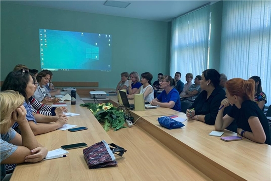 В преддверии нового учебного года педагоги школ города Новочебоксарска обсудили актуальные вопросы по работе в автоматизированных информационных системах «Сетевой город. Образование» и «Е-услуги. Образование» 