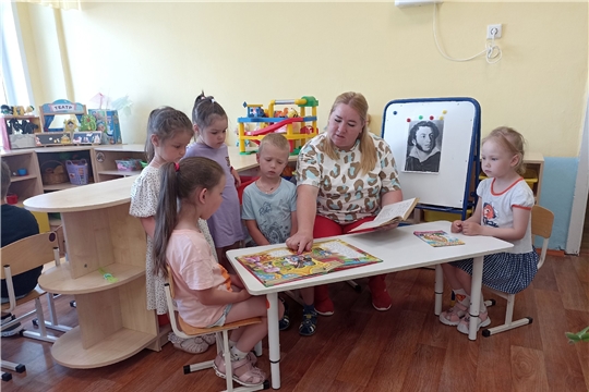 Дошколята рисуют по мотивам сказок Пушкина