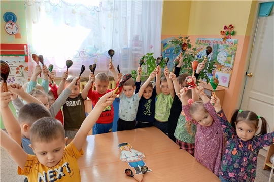 Знакомство с дымковской игрушкой