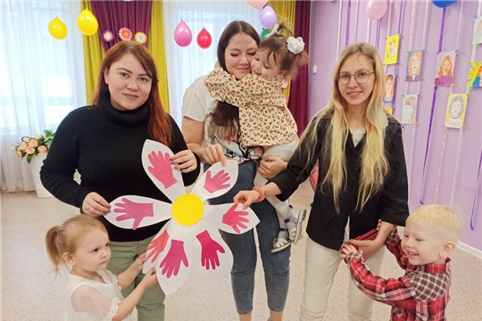 В детском саду проходят развлечения, посвященные Дню матери.