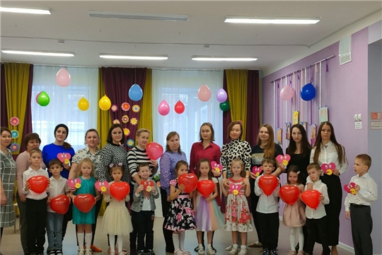 Праздник, посвященный любимым мамам.