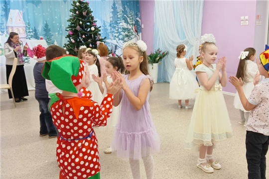 Новый год стучится в дверь