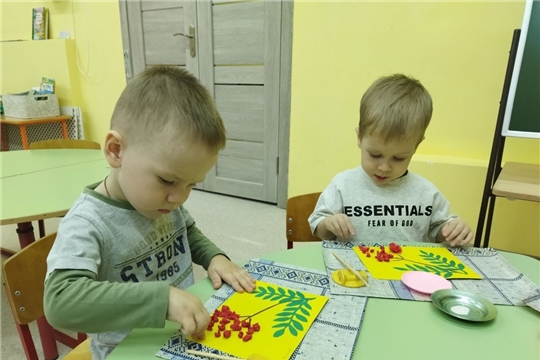 Аппликация "Ветка рябины"