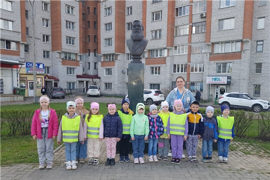 "По родному краю с рюкзаком шагаю": экскурсия к бюсту И.Я. Яковлева