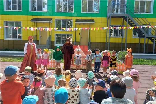 театральная постановка сказки "Теремок"