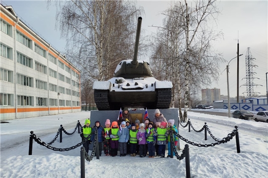 Патриотический марафон "Маршруты памяти": экскурсия к памятнику-танку Т-34