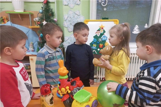 Для воспитанников посещающих дополнительную образовательную услугу "Подготовка к обучению грамоте" состоялось предновогоднее полугодовое итоговое занятие