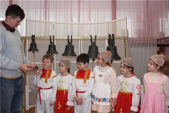 Юные звонари детского сада осваивают ритмы колокольного мастерства